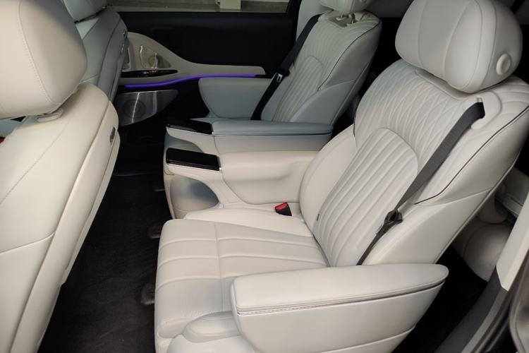 Used VOYAH Dream 2025 PHEV Four-Wheel-Drive Flagship Kunpeng Edition Left Rear Seat