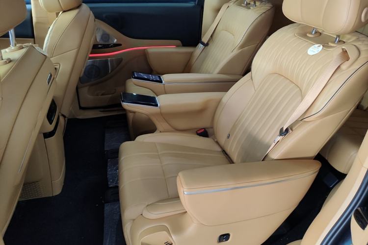 Used VOYAH Dream 2025 PHEV Four-Wheel-Drive Flagship Kunpeng Edition Left Rear Seat