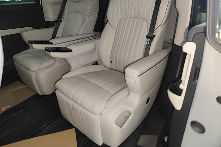 Used VOYAH Dream 2025 PHEV Four-Wheel-Drive Flagship Version – Qiankun Edition Left Rear Seat