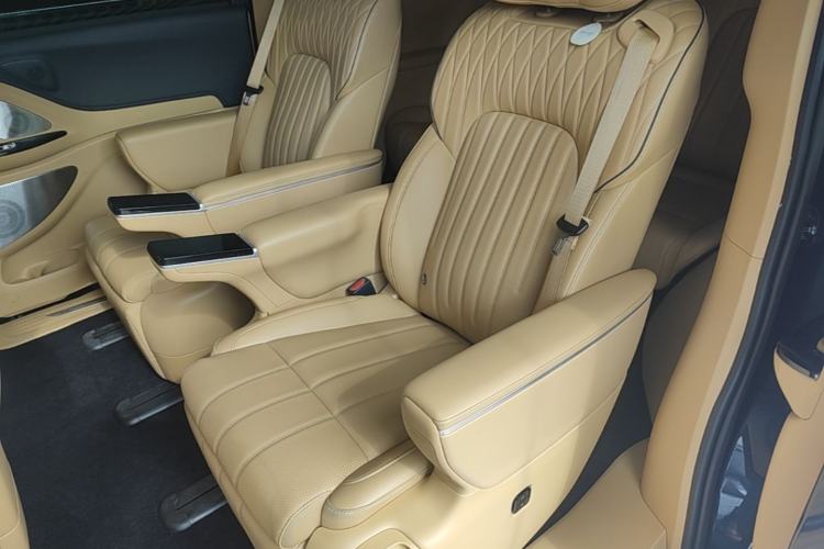 Used VOYAH Dream 2025 PHEV Four-Wheel-Drive Flagship Kunpeng Edition Left Rear Seat