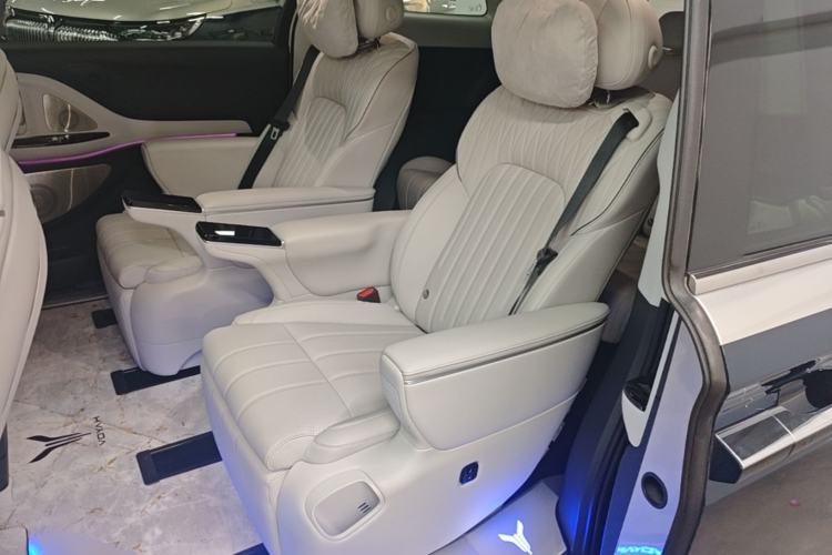 Used VOYAH Dream 2025 PHEV Four-Wheel-Drive Flagship Version – Qiankun Edition Left Rear Seat