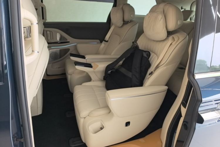 Used VOYAH Dream 2025 PHEV Four-Wheel-Drive Flagship Kunpeng Edition Left Rear Seat