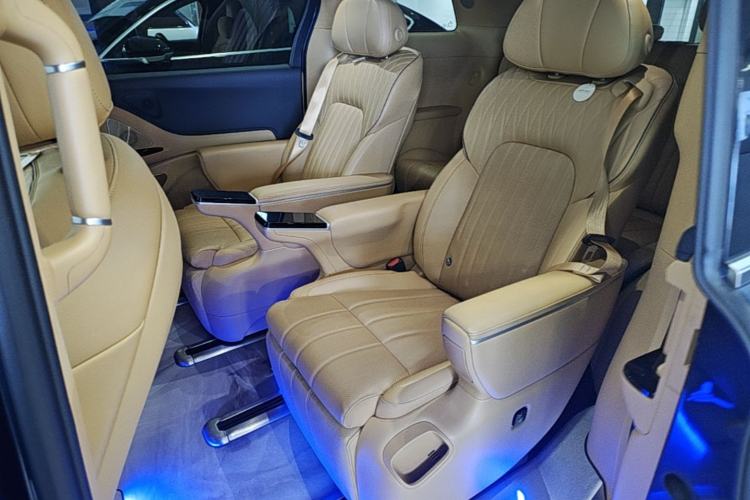 Used VOYAH Dream 2025 PHEV Four-Wheel-Drive Flagship Kunpeng Edition Left Rear Seat