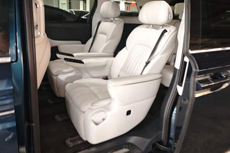 Used VOYAH Dream 2025 PHEV Four-Wheel-Drive Flagship Kunpeng Edition Left Rear Seat