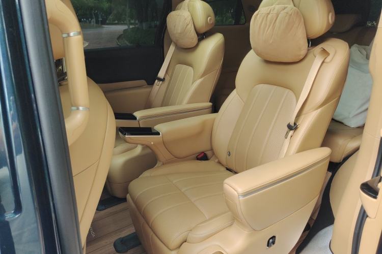 Used VOYAH Dream 2025 PHEV Four-Wheel Drive Prestige Kunpeng Edition Left Rear Seat