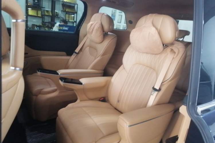 Used VOYAH Dream 2025 PHEV Four-Wheel-Drive Flagship Kunpeng Edition Left Rear Seat