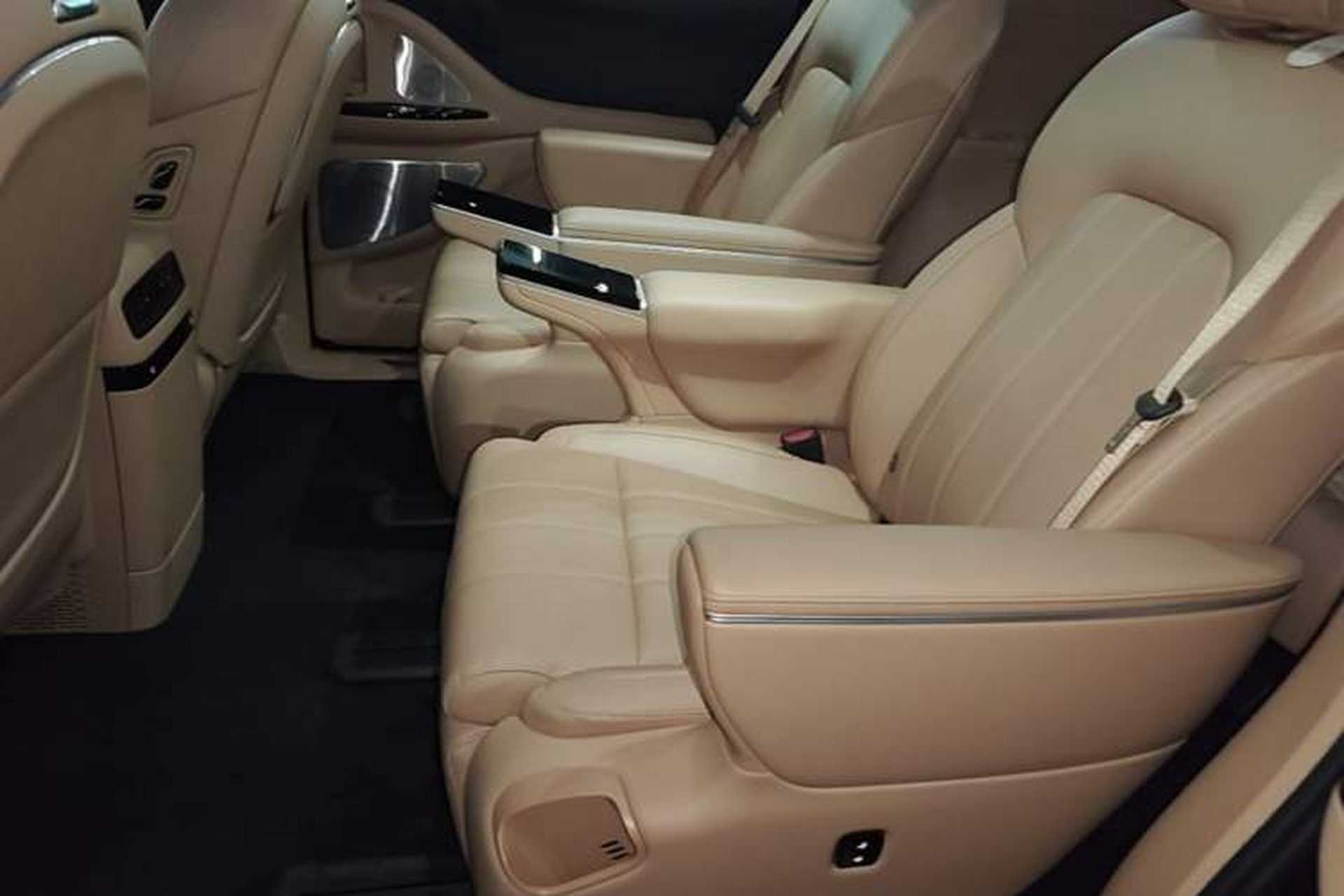 Used VOYAH Dream 2025 PHEV Four-Wheel Drive Prestige Qiankun Edition Left Rear Seat