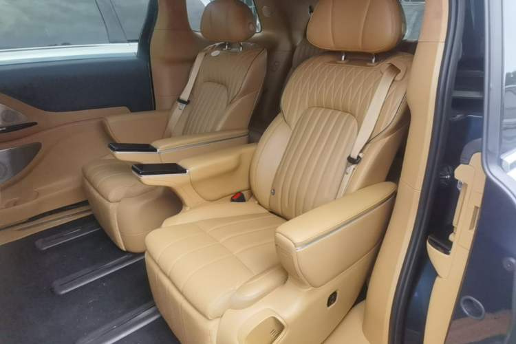 Used VOYAH Dream 2025 PHEV Four-Wheel-Drive Flagship Kunpeng Edition Left Rear Seat