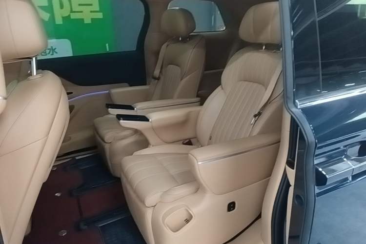 Used VOYAH Dream 2025 PHEV Four-Wheel-Drive Flagship Kunpeng Edition Left Rear Seat