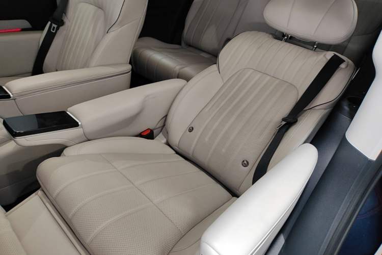 Used VOYAH Dream 2025 PHEV Four-Wheel-Drive Flagship Kunpeng Edition Left Rear Seat