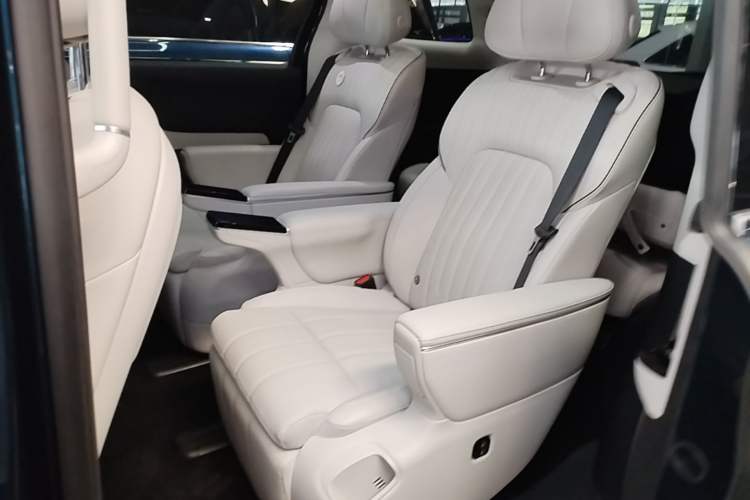Used VOYAH Dream 2025 PHEV Four-Wheel-Drive Flagship Kunpeng Edition Left Rear Seat