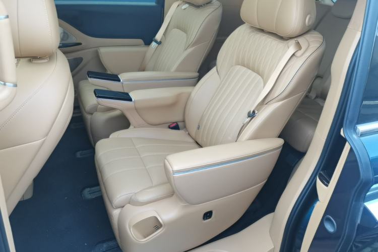 Used VOYAH Dream 2025 PHEV Four-Wheel-Drive Flagship Kunpeng Edition Left Rear Seat