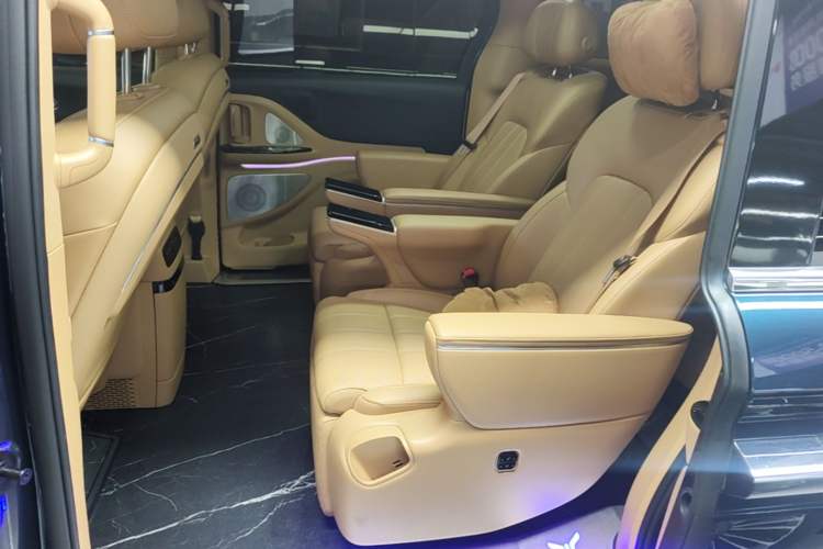 Used VOYAH Dream 2025 PHEV Four-Wheel Drive Prestige Kunpeng Edition Left Rear Seat