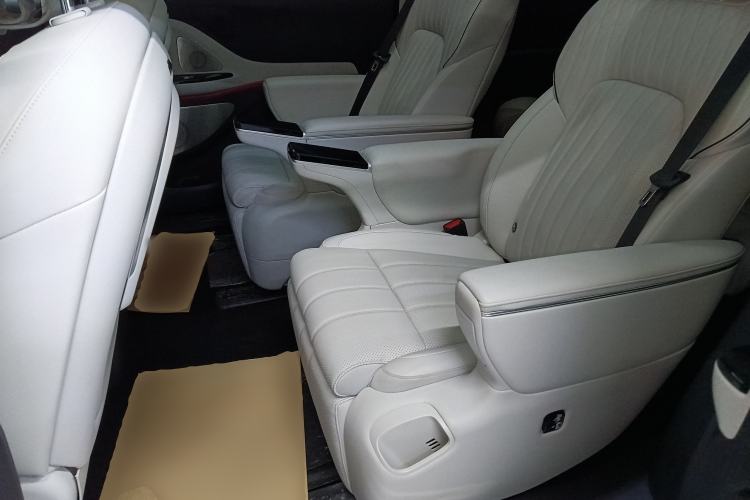 Used VOYAH Dream 2025 PHEV Four-Wheel-Drive Flagship Kunpeng Edition Left Rear Seat