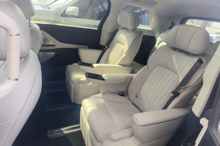 Used VOYAH Dream 2025 PHEV Four-Wheel-Drive Flagship Kunpeng Edition Left Rear Seat
