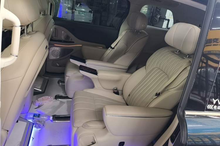 Used VOYAH Dream 2025 PHEV Four-Wheel-Drive Flagship Kunpeng Edition Left Rear Seat