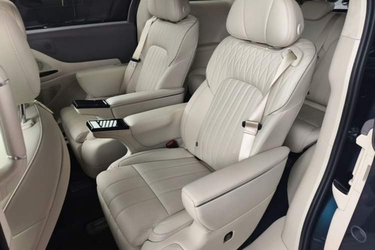 Used VOYAH Dream 2025 PHEV Four-Wheel-Drive Flagship Version – Qiankun Edition Left Rear Seat