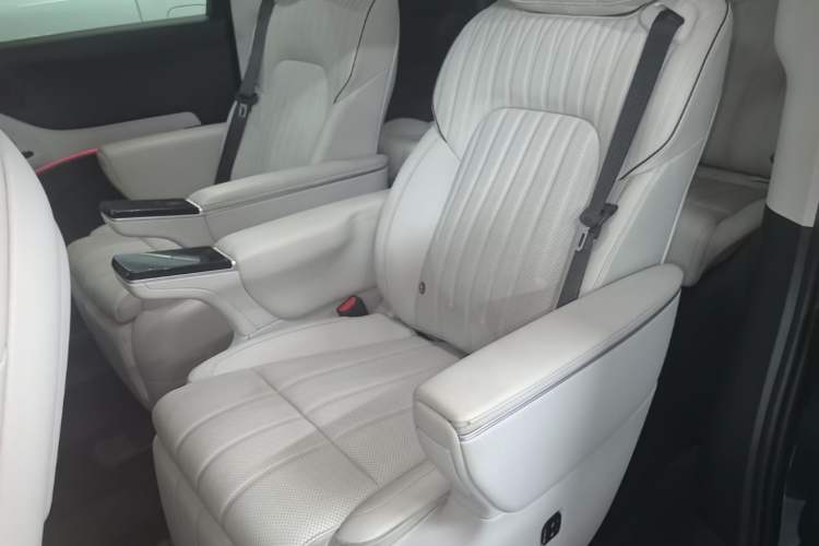 Used VOYAH Dream 2025 PHEV Four-Wheel-Drive Flagship Kunpeng Edition Left Rear Seat