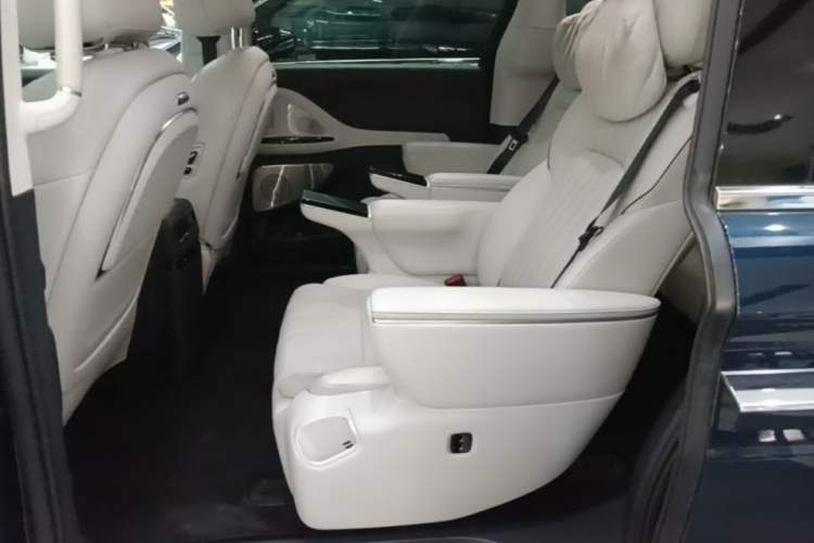 Used VOYAH Dream 2025 PHEV Four-Wheel-Drive Flagship Kunpeng Edition Left Rear Seat