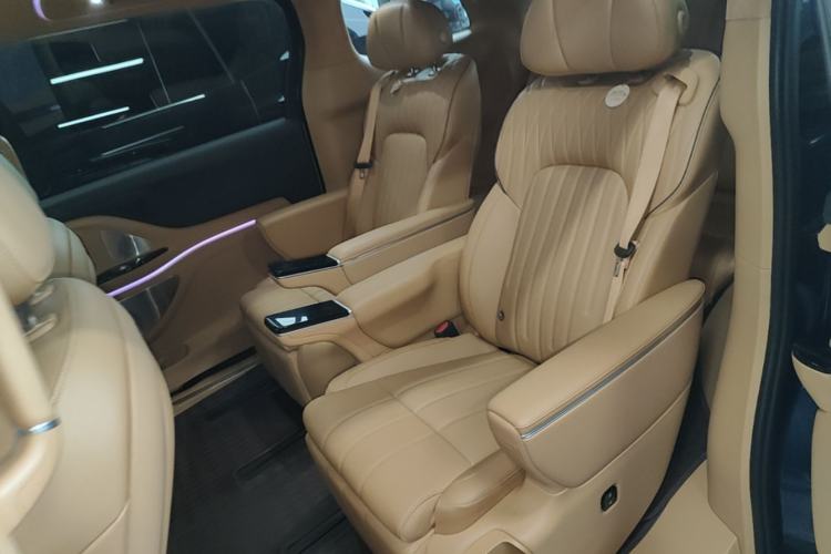 Used VOYAH Dream 2025 PHEV Four-Wheel-Drive Flagship Kunpeng Edition Left Rear Seat