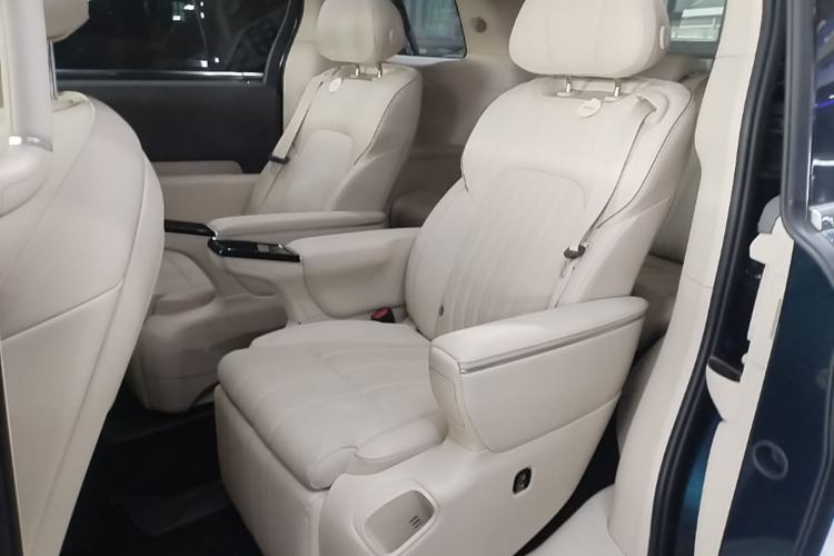Used VOYAH Dream 2025 PHEV Four-Wheel-Drive Flagship Kunpeng Edition Left Rear Seat