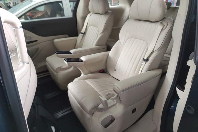 Used VOYAH Dream 2025 PHEV Four-Wheel-Drive Flagship Kunpeng Edition Left Rear Seat
