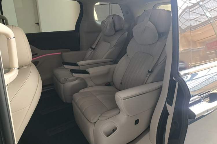 Used VOYAH Dream 2025 PHEV Four-Wheel-Drive Flagship Kunpeng Edition Left Rear Seat