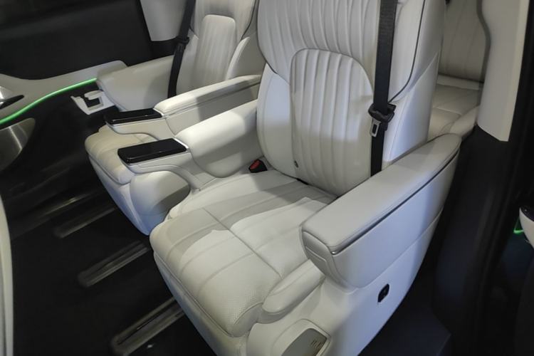 Used VOYAH Dream 2025 PHEV Four-Wheel-Drive Flagship Kunpeng Edition Left Rear Seat