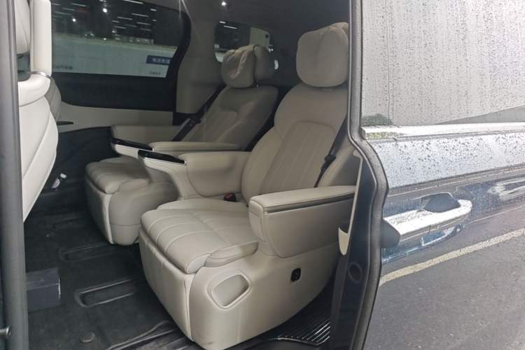Used VOYAH Dream 2025 PHEV Four-Wheel Drive Excellence Kunpeng Edition Left Rear Seat