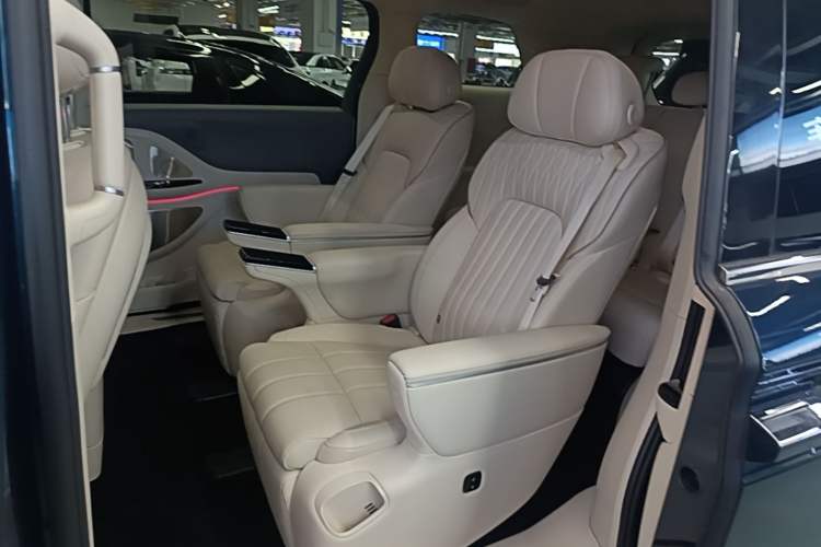 Used VOYAH Dream 2025 PHEV Four-Wheel-Drive Flagship Kunpeng Edition Left Rear Seat