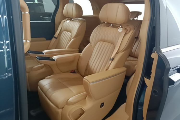 Used VOYAH Dream 2025 PHEV Four-Wheel-Drive Flagship Kunpeng Edition Left Rear Seat