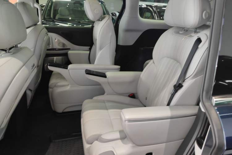 Used VOYAH Dream 2025 PHEV Four-Wheel-Drive Flagship Kunpeng Edition Left Rear Seat