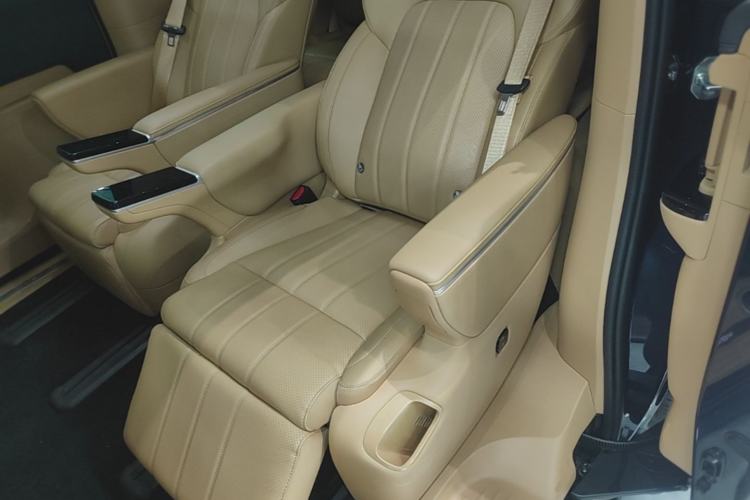 Used VOYAH Dream 2025 PHEV Four-Wheel Drive Prestige Qiankun Edition Left Rear Seat