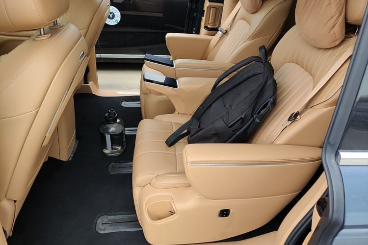 Used VOYAH Dream 2025 PHEV Four-Wheel-Drive Flagship Kunpeng Edition Left Rear Seat