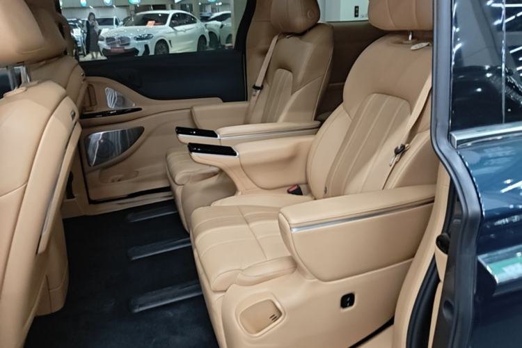 Used VOYAH Dream 2025 PHEV Four-Wheel Drive Prestige Qiankun Edition Left Rear Seat