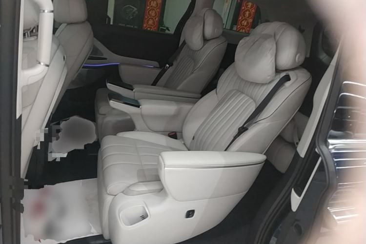 Used VOYAH Dream 2025 PHEV Four-Wheel-Drive Flagship Kunpeng Edition Left Rear Seat