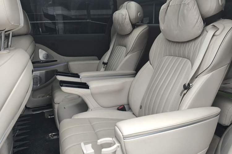 Used VOYAH Dream 2025 PHEV Four-Wheel-Drive Flagship Kunpeng Edition Left Rear Seat