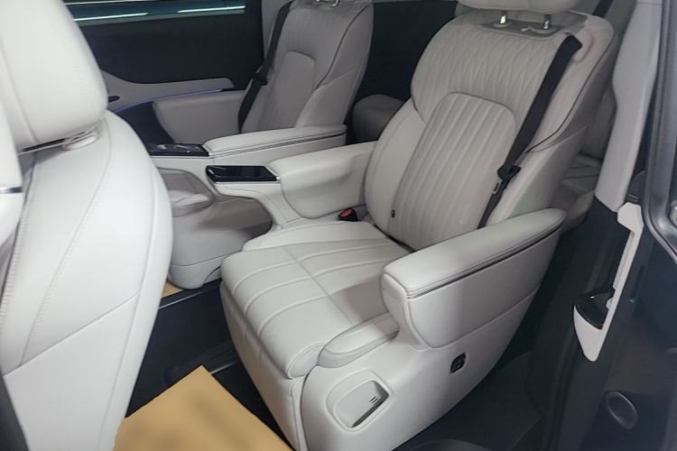 Used VOYAH Dream 2025 PHEV Four-Wheel-Drive Flagship Kunpeng Edition Left Rear Seat