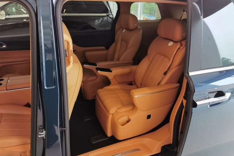 Used VOYAH Dream 2025 PHEV Four-Wheel Drive Prestige Qiankun Edition Left Rear Seat