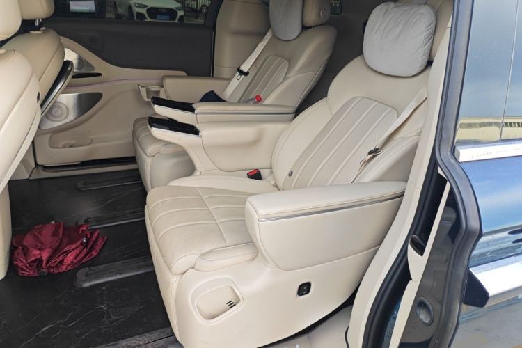 Used VOYAH Dream 2025 PHEV Four-Wheel Drive Prestige Kunpeng Edition Left Rear Seat