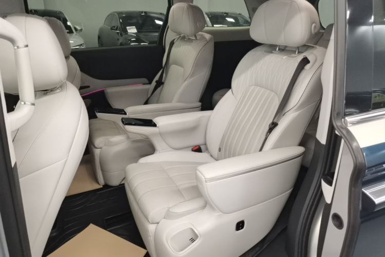 Used VOYAH Dream 2025 PHEV Four-Wheel-Drive Flagship Version – Qiankun Edition Left Rear Seat