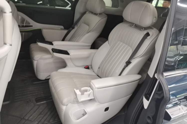 Used VOYAH Dream 2025 PHEV Four-Wheel-Drive Flagship Kunpeng Edition Left Rear Seat
