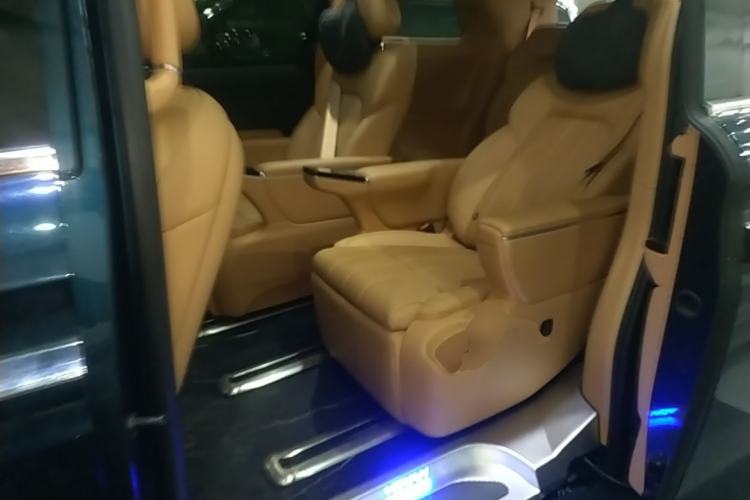 Used VOYAH Dream 2025 PHEV Four-Wheel Drive Prestige Qiankun Edition Left Rear Seat