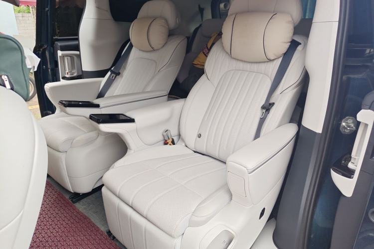 Used VOYAH Dream 2025 PHEV Four-Wheel-Drive Flagship Version – Qiankun Edition Left Rear Seat
