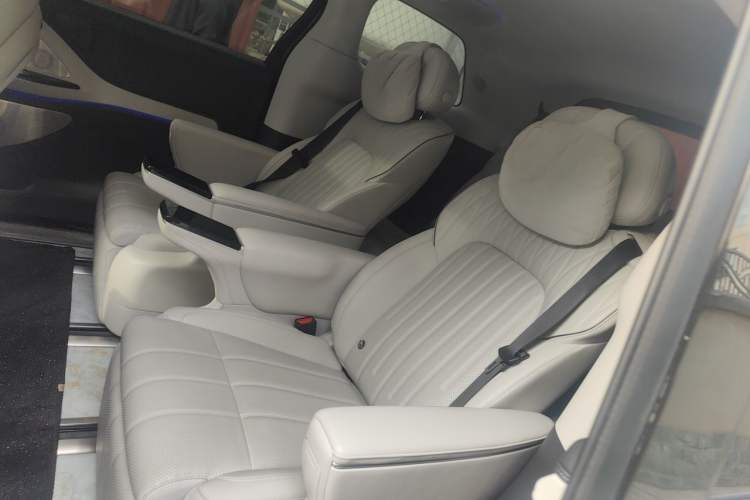Used VOYAH Dream 2025 PHEV Four-Wheel-Drive Flagship Version – Qiankun Edition Left Rear Seat