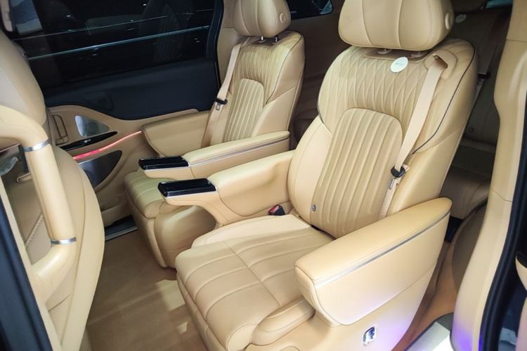 Used VOYAH Dream 2025 PHEV Four-Wheel-Drive Flagship Kunpeng Edition Left Rear Seat