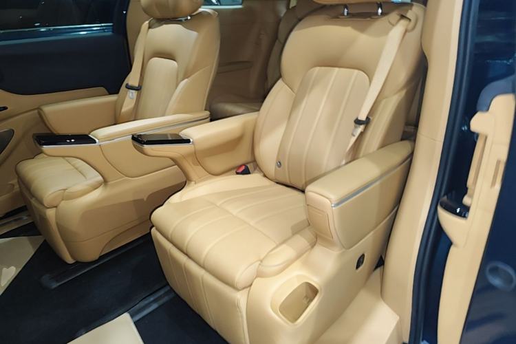 Used VOYAH Dream 2025 PHEV Four-Wheel Drive Prestige Qiankun Edition Left Rear Seat