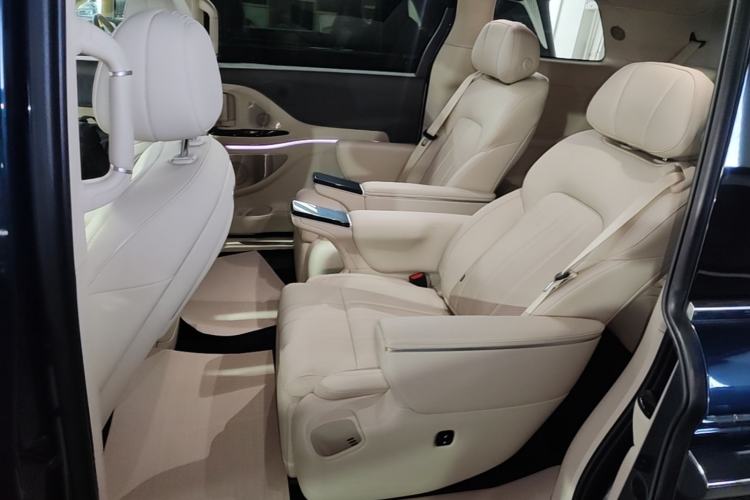Used VOYAH Dream 2025 PHEV Four-Wheel Drive Prestige Kunpeng Edition Left Rear Seat