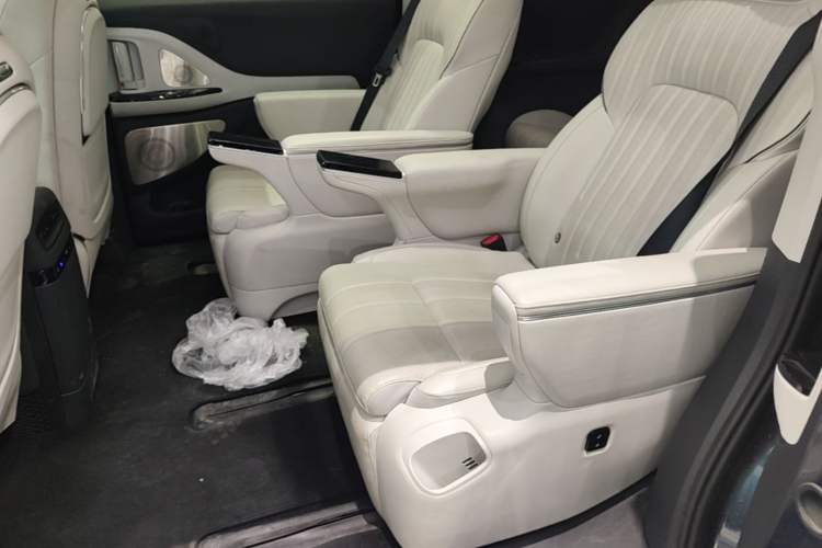 Used VOYAH Dream 2025 PHEV Four-Wheel-Drive Flagship Kunpeng Edition Left Rear Seat