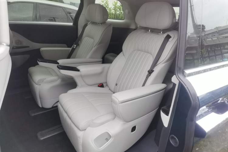 Used VOYAH Dream 2025 PHEV Four-Wheel-Drive Flagship Kunpeng Edition Left Rear Seat